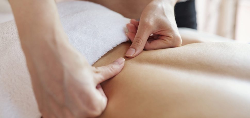 Chiropractor-pushing-sensitive-spots-460219